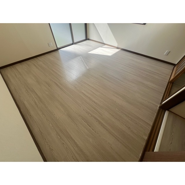 サンハイツ和泉の居間・リビング|こちらのリビングで趣味の時間をお楽しみください