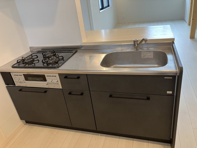 mesm（メズム）のキッチン|コンパクトなキッチンで掃除もラクラク