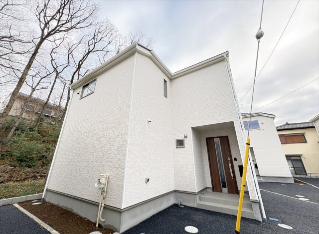 【外観】 | 朝霞市宮戸3丁目　新築一戸建住宅　全16棟　(志木本店) | 完成済みのためいつでも内覧可能です！
全16区画の大型開発分譲地につき住環境良好！