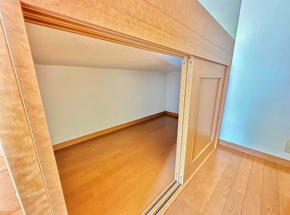 レオパレスバロンⅠの内装|ベッド下収納