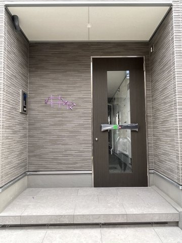 ホワイトオーキッド坂戸のエントランス|落ち着いたエントランスです