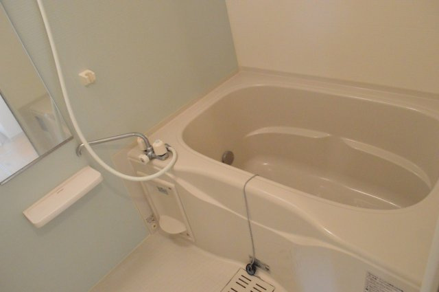 ウィーバー・ハウスの浴室|コンパクトで使いやすいお風呂です