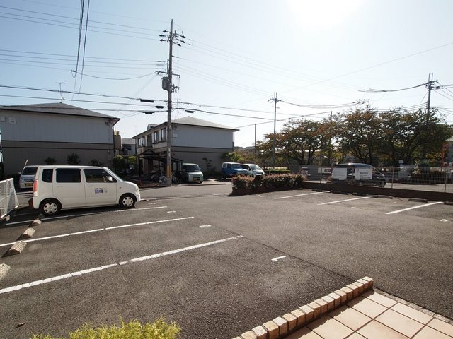 フローレンス1の駐車場