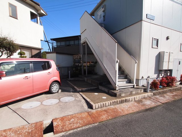 アルティ二上の駐車場