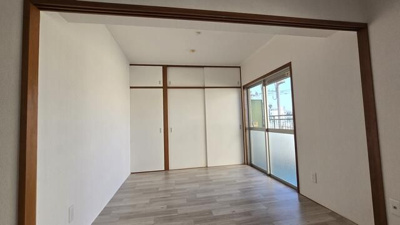 【居間・リビング】 | グロリアスマンション | ゆったりとしたリビングです