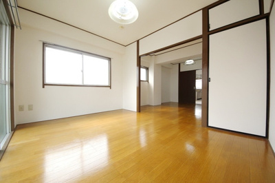 【居間・リビング】 | グロリアスマンション | 居間です