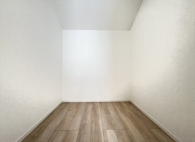 【収納】 | 朝霞市宮戸3丁目　新築一戸建住宅　全16棟　(志木本店) | 天井付近まで自由に空間が使える広々としたウォークインクローゼット