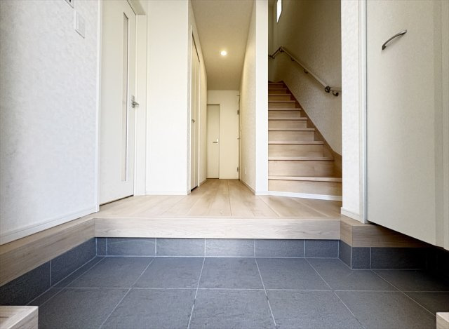 【玄関】 | 朝霞市宮戸3丁目　新築一戸建住宅　全16棟　(志木本店) | 大容量のシューズボックス完備