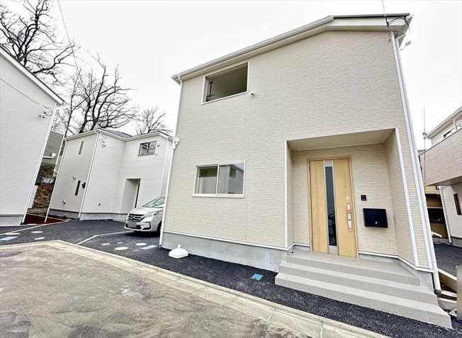 【外観】 | 朝霞市宮戸3丁目　新築一戸建住宅　全16棟　(志木本店) | 完成済みのためいつでも内覧可能です！
全16区画の大型開発分譲地につき住環境良好！