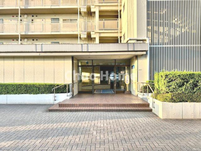 【エントランス】 | ボナハイツ中川1号棟 | 【エントランス】マンションのエントランスは、その物件の印象を決める、顔とも言える場所です。毎日通る場所ですからきれいなのが一番です。