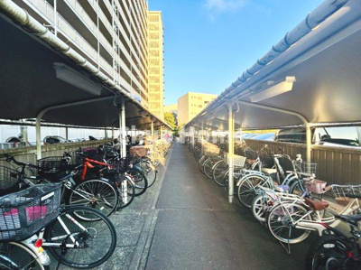 【駐輪場】 | ボナハイツ中川1号棟 | 【自転車置き場】最新の空き状況や費用などの詳細は担当スタッフまでお問い合わせください。