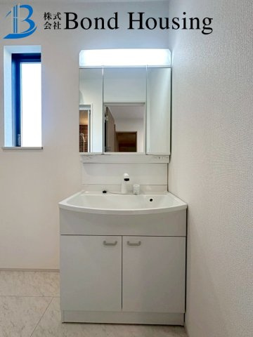 「商業施設徒歩9分」「4LDK」二見町西二見 A号棟の独立洗面台