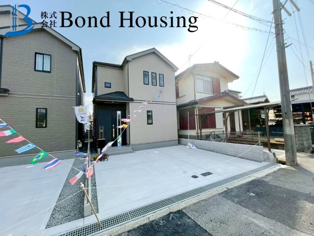 「商業施設徒歩9分」「4LDK」二見町西二見 A号棟の駐車場