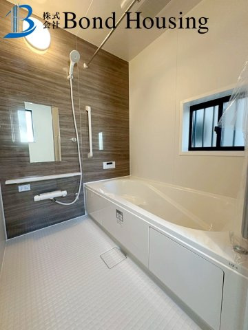 「商業施設徒歩9分」「4LDK」二見町西二見 A号棟の浴室