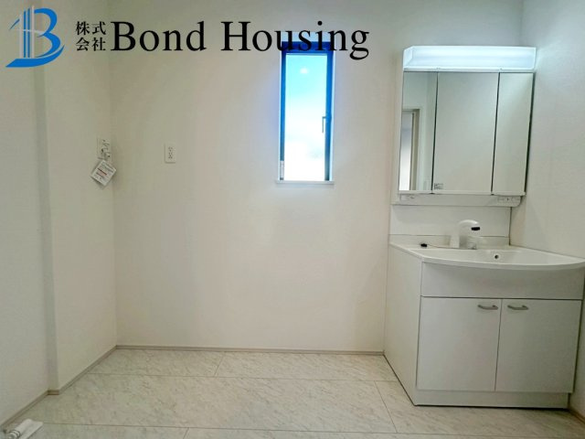 「商業施設徒歩9分」「4LDK」二見町西二見 A号棟の洗面所