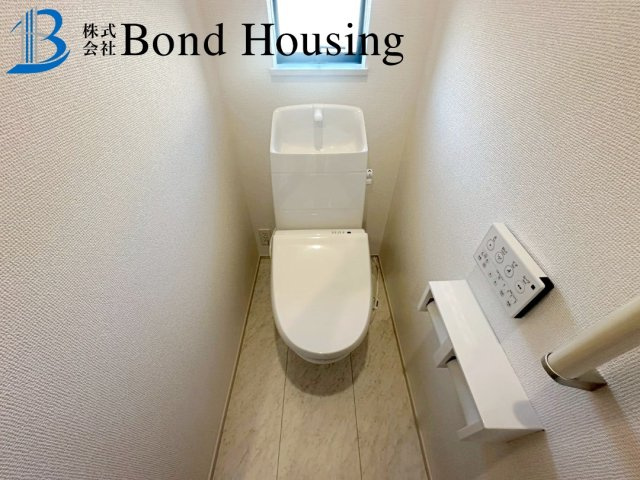 「商業施設徒歩9分」「4LDK」二見町西二見 A号棟のトイレ