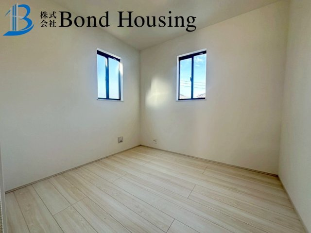 「商業施設徒歩9分」「4LDK」二見町西二見 A号棟の洋室