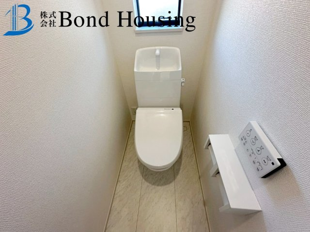 「商業施設徒歩9分」「4LDK」二見町西二見 A号棟のトイレ