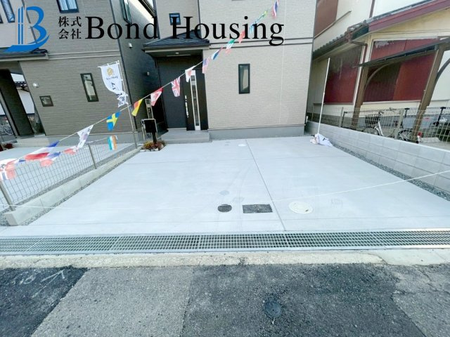 「商業施設徒歩9分」「4LDK」二見町西二見 A号棟の駐車場