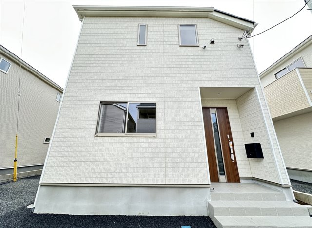 【外観】 | 朝霞市宮戸3丁目　新築一戸建住宅　全16棟　(志木本店) | 完成済みのためいつでも内覧可能です！
全16区画の大型開発分譲地につき住環境良好！
