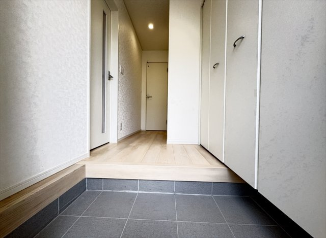 【玄関】 | 朝霞市宮戸3丁目　新築一戸建住宅　全16棟　(志木本店) | ハイトールシューズボックス完備