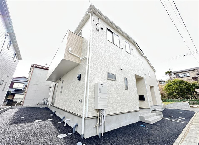 【駐車場】 | 朝霞市宮戸3丁目　新築一戸建住宅　全16棟　(志木本店) | 全区画32坪以上、2台駐車可能(車種による)なゆとりある敷地です。