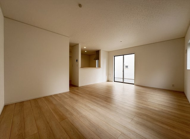 【居間・リビング】 | 朝霞市宮戸3丁目　新築一戸建住宅　全16棟　(志木本店) | 独立型のLDKはエアコンの効率が良く、省エネにもつながります。