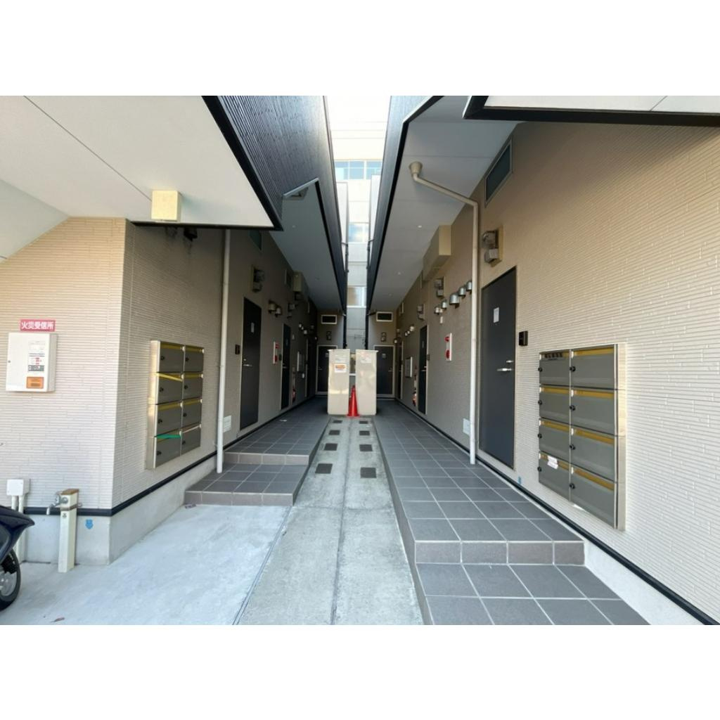 神戸市長田区真野町のアパートのエントランス