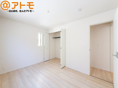 【子供部屋】 | 清水区村松原第4　新築戸建　1号棟 | 収納スペースもしっかり確保したお部屋は、収納家具の数も減らせるのでお部屋を広く使えます！