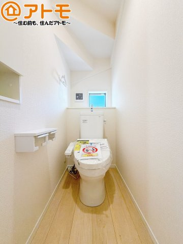 【トイレ】 | 清水区村松原第4　新築戸建　2号棟 | 常に便座を温かく保ってくれる温水洗浄便座です。冬場でも安心して座ることができますね♪