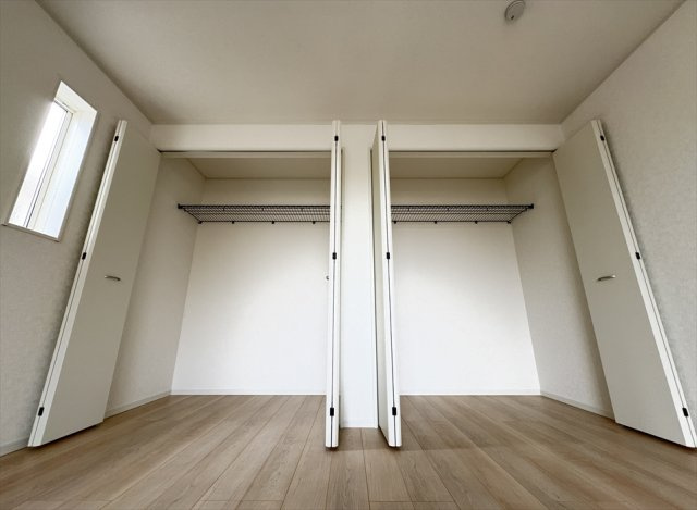 【収納】 | 朝霞市宮戸3丁目　新築一戸建住宅　全16棟　(志木本店) | 物を分けて収納でき、整理整頓しやすいダブル収納。