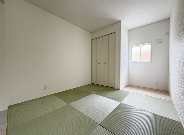 【和室】 | 朝霞市宮戸3丁目　新築一戸建住宅　全16棟　(志木本店) | リビングと続き間になっている和室はっべいールームとしても便利です。