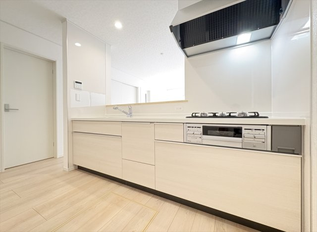 【キッチン】 | 朝霞市宮戸3丁目　新築一戸建住宅　全16棟　(志木本店) | お料理中でも家族とのコミュニケーションが取りやすい対面キッチン。