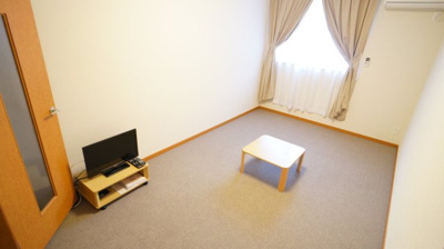 【居間・リビング】 | レオパレス安里 | 明るく開放感のあるお部屋