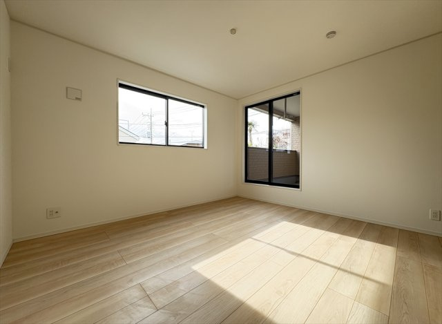 【洋室】 | 朝霞市宮戸3丁目　新築一戸建住宅　全16棟　(志木本店) | 主寝室はゆとりの7.5帖。外からの視線を気にせずのびのび過ごせる住空間です。