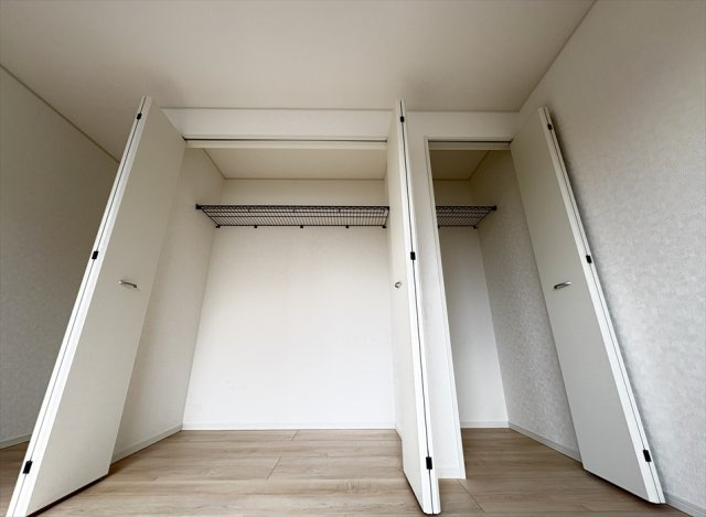 【収納】 | 朝霞市宮戸3丁目　新築一戸建住宅　全16棟　(志木本店) | 物を分けて収納でき、整理整頓しやすいダブル収納。