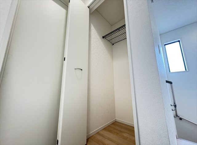 【収納】 | 朝霞市宮戸3丁目　新築一戸建住宅　全16棟　(志木本店) | 季節家電や旅行バッグなどの保管にも便利な2階ホール収納