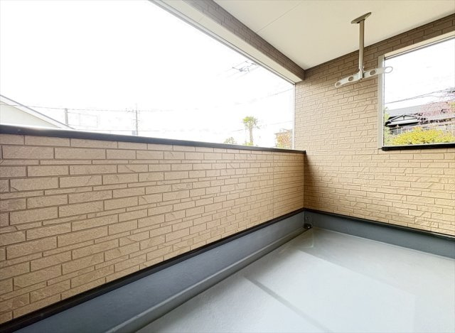 【バルコニー】 | 朝霞市宮戸3丁目　新築一戸建住宅　全16棟　(志木本店) | 急な雨でも安心なインナーバルコニーは外から洗濯物が見えないので家族のプライバシーも守れます。