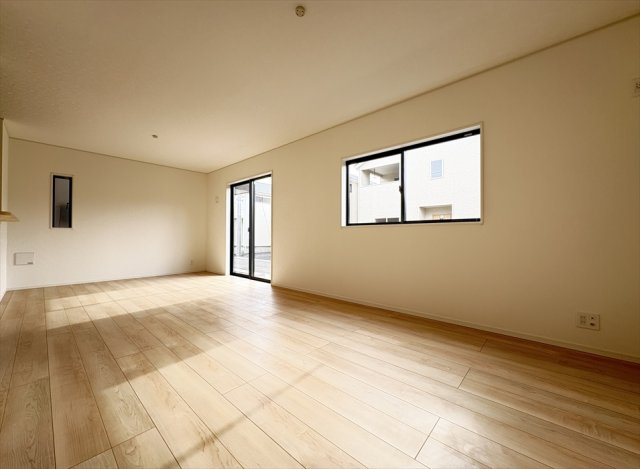 【居間・リビング】 | 朝霞市宮戸3丁目　新築一戸建住宅　全16棟　(志木本店) | 19.1帖の大空間でのびのびとお過ごしいただけます。