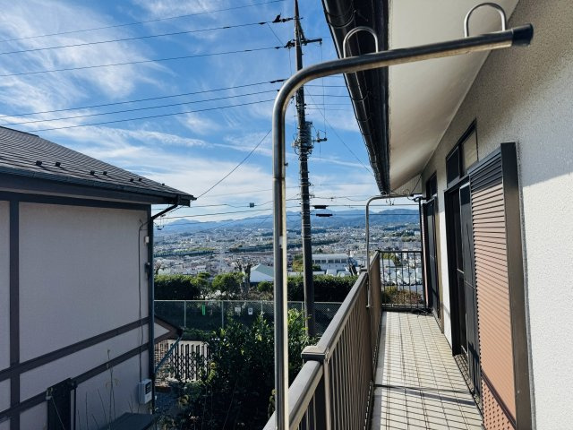 八王子市　みつい台　中古戸建てのバルコニー|～3部屋から出入り可能なバルコニーです～