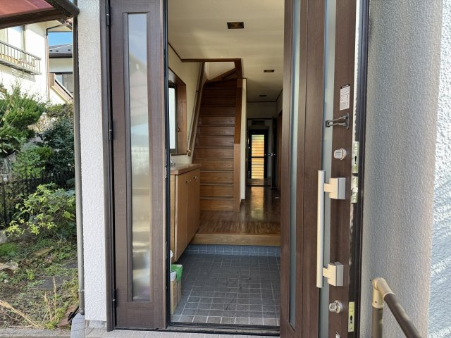 八王子市　みつい台　中古戸建ての玄関|～玄関は安心のWロックキーを採用～