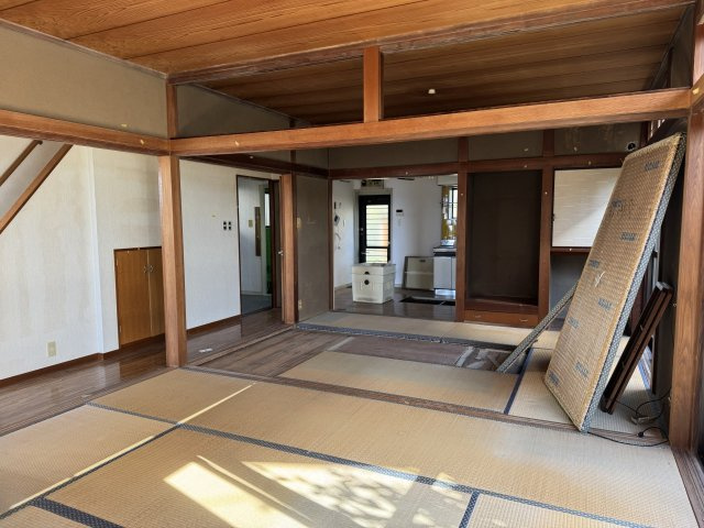 八王子市　みつい台　中古戸建ての居間・リビング|～現在内装フルリノベ中、詳細はお気軽にお問合せ下さい～