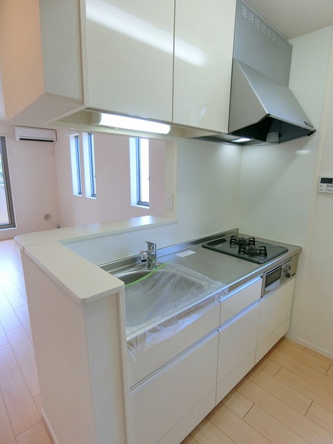 アンソレイユ浜田山のキッチン|グリル付きガス２口システムキッチン