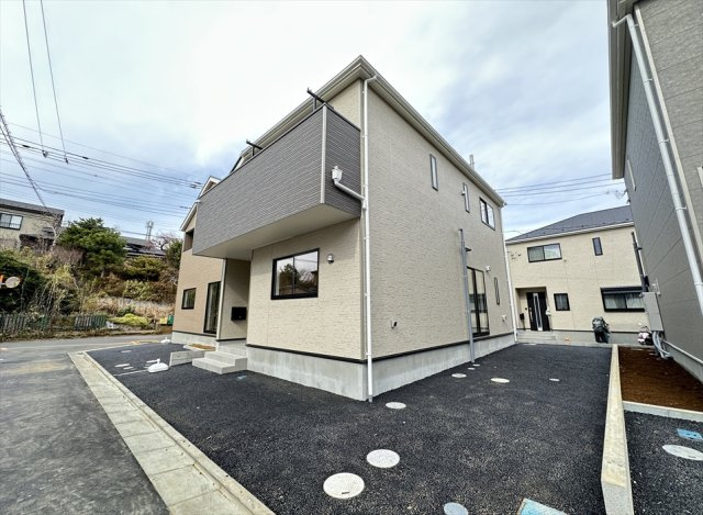 【駐車場】 | 朝霞市宮戸3丁目　新築一戸建住宅　全16棟　(志木本店) | 全区画32坪以上、2台駐車可能(車種による)なゆとりある敷地です。