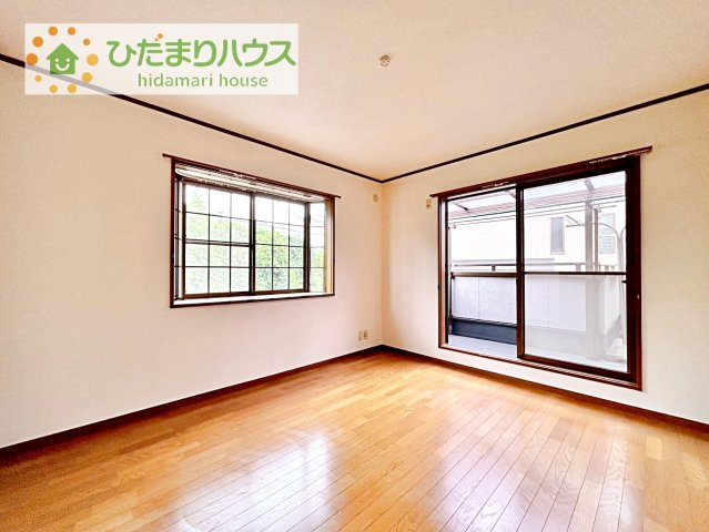 【寝室】 | 我孫子市つくし野1丁目　中古戸建 | バルコニーに面していて、たっぷり光りの入る明るい主寝室です！