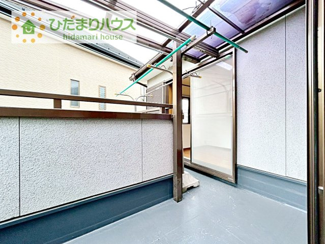 【バルコニー】 | 我孫子市つくし野1丁目　中古戸建 | 広々としたバルコニーは、大量の洗濯物を干しても余裕！お布団だって、家族全員分をいっきに干せますね(^O^)