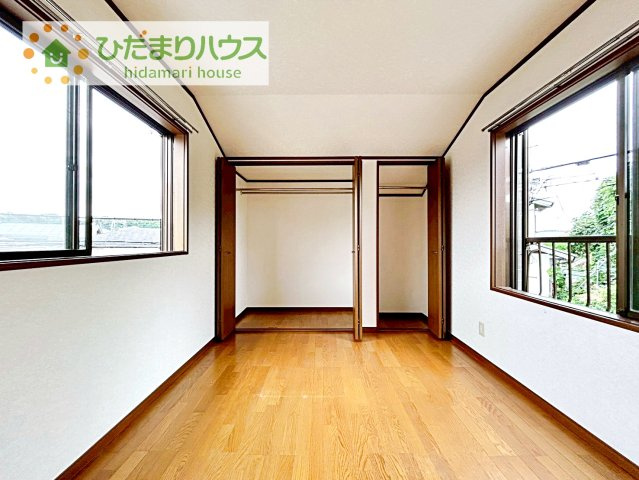 【玄関】 | 我孫子市つくし野1丁目　中古戸建 | ハンガーパイプ付でお洋服の出し入れもラクラクです！