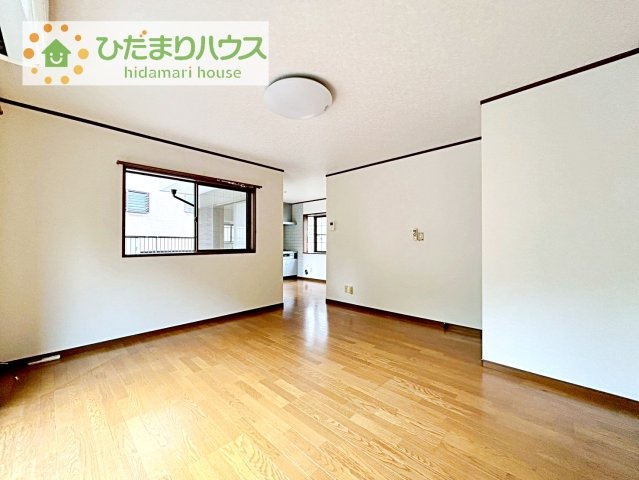 【居間・リビング】 | 我孫子市つくし野1丁目　中古戸建 | お子様が元気に遊べる広々としたリビングです！