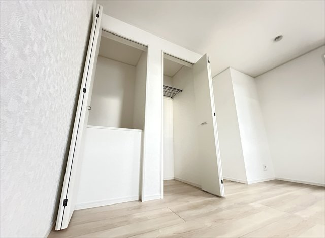 【収納】 | 朝霞市宮戸3丁目　新築一戸建住宅　全16棟　(志木本店) | 物を分けて収納でき、整理整頓しやすいダブル収納。