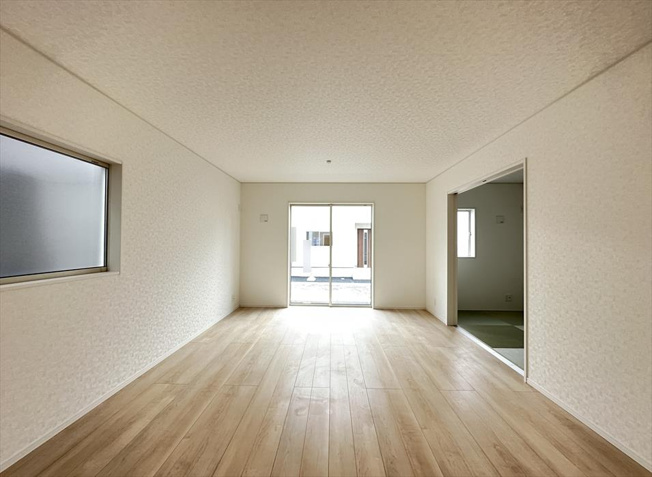 【居間・リビング】 | 朝霞市宮戸3丁目　新築一戸建住宅　全16棟　(志木本店) | 独立型のLDKはエアコンの効率が良く、省エネにもつながります。